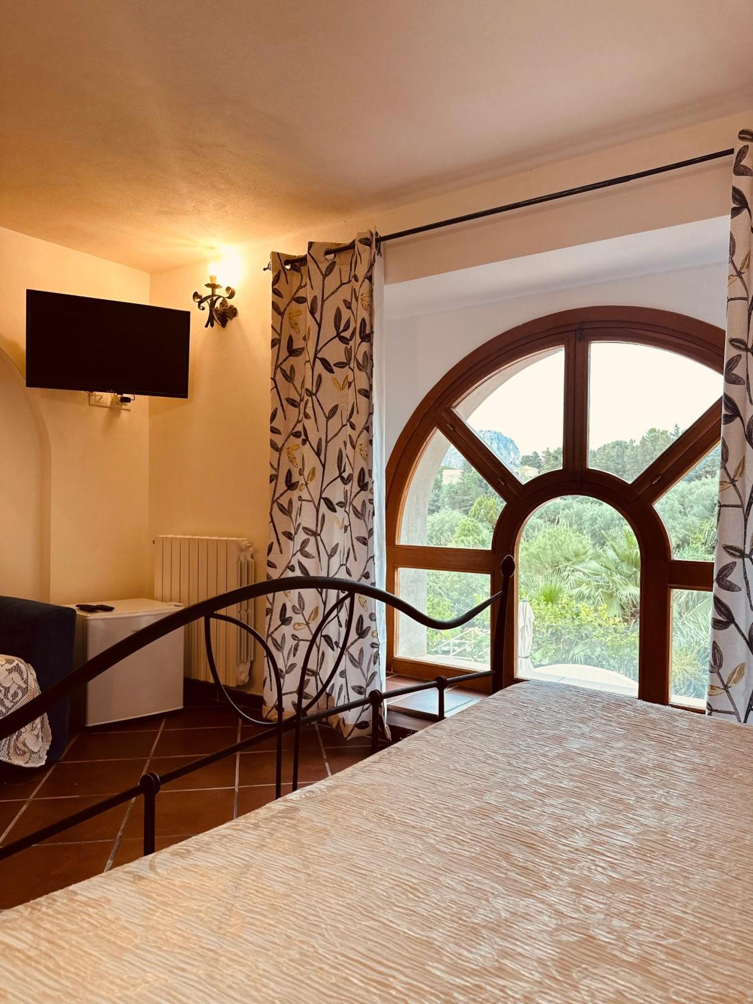 Villa Tiche Чефалу Экстерьер фото
